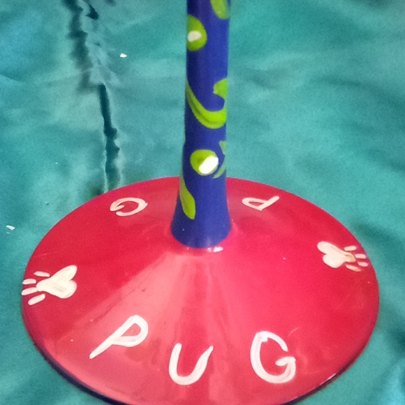 Very unusual wine glass from a pug lover I am guessing - Picture 4 of 5